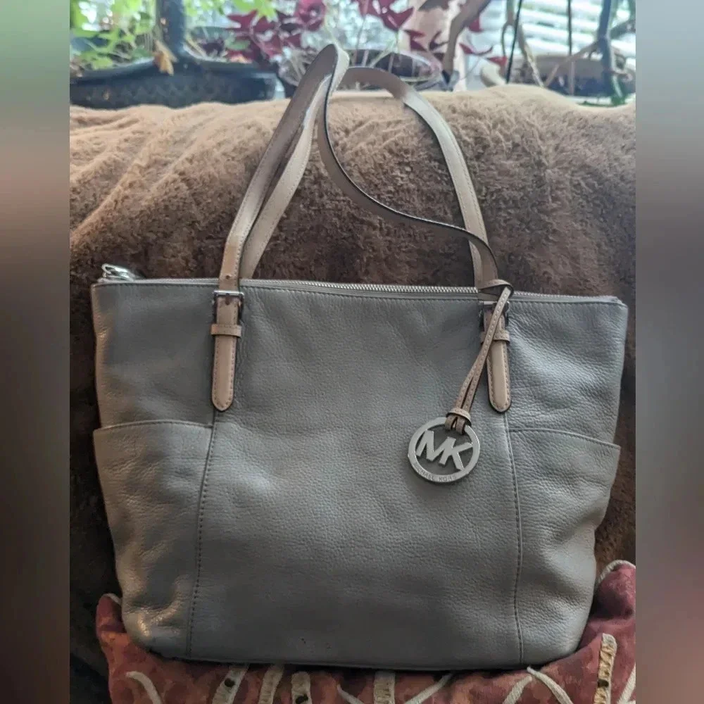 Authentic Michael Kors Jet Set Leather Tote